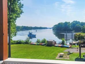 Canalfront Waterford Apartment on Hudson River