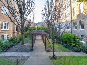 Tastefully Curated Mezzanine Studio Flat Hackney!
