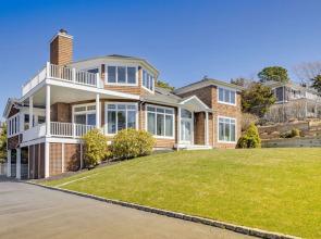 Hamptons Home Near Beaches w/ Pool & Water Views!
