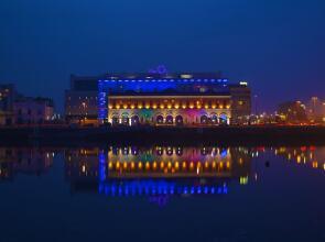 5 Star Dame Street Apartment