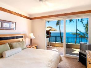 Whalers Cove Oceanfront Resort