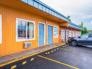 Royal Gateway Motel by OYO