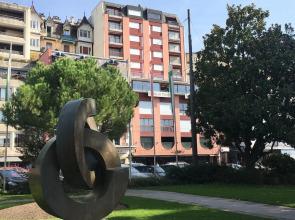 citycentre lake view apartment