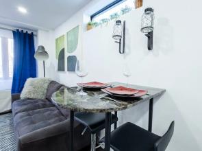 809-5b Luxury Studio With a Private Balcony