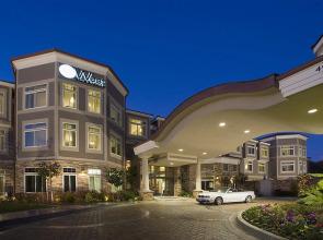 West Inn & Suites