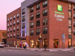 Holiday Inn Exp Stes Dtwn Arts District