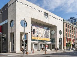 Bold Downtown Montréal Suites by Sonder