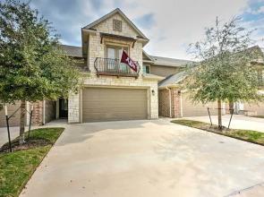 College Station Townhouse w/ Private Patio