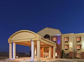 Holiday Inn Express & Suites Plainview by IHG