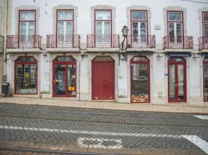 LovelyStay - Distinctive & Unique Apartment next to Sé Cathedral of Lisbon - 5 min to Chiado