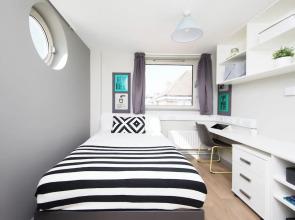 Student Only Ensuite Room in Apt London