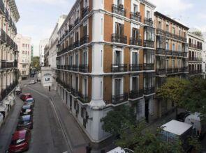 Modern Flats in Justicia by Allô Housing