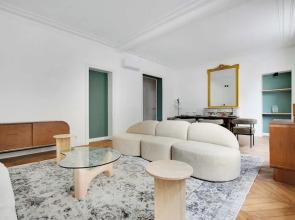 Elegant in Neuilly-sur-seine: A Charming Retreat