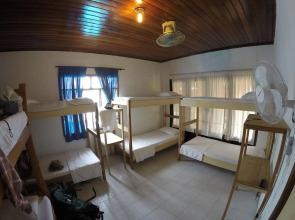 Leticias Guest House - Hostel