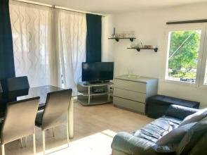 Recently Refurbished Center Apartment