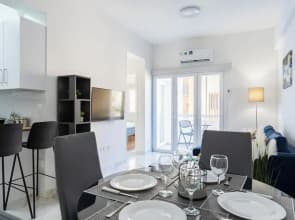 Vibe - 1 BR APt & Balcony in Larnaca
