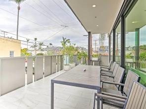 Chic Coronado Retreat w/ Patio & 4 Cruiser Bikes!