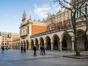 Main Square Apartments - LoftAffair