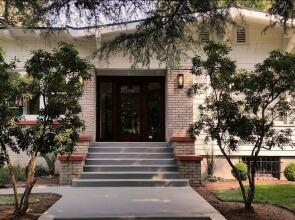 Alberta Alameda Bright Woodsy Private