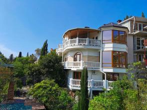 Lavrovy Sad Guest House