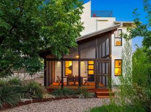 Rooftop Deck 5 Mins to Downtown