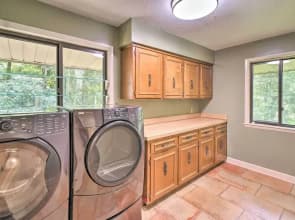 Jacksonville Home on 1 Acre ~ 6 Mi to Beach!