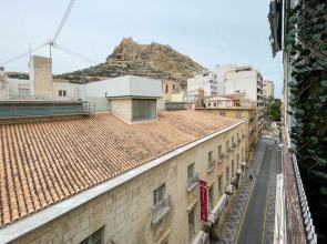 Apto a 1 min de la playa con vistas al Castillo