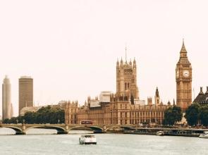 Artistic Modern 1 Bedroom Flat in Clapton