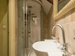 Secluded Farmhouse in Balkbrug with Hot Tub