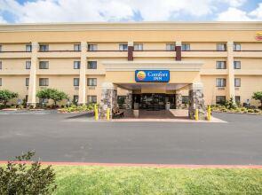 Baymont Inn & Suites Tulsa