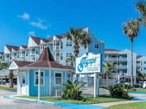 A Beachside Retreat 2 bed 2 Bath w Washer and Dryer