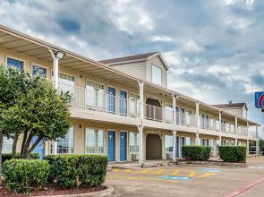 Motel 6 Waxahachie, TX