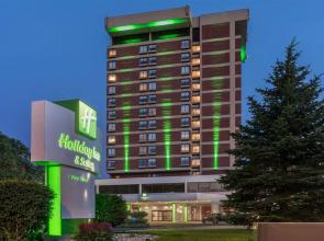 Holiday Inn & Suites Pittsfield-Berkshires by IHG