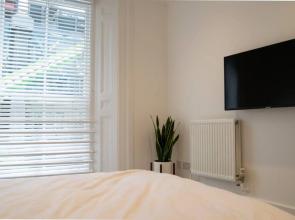 Central and Spacious City of London Apartment