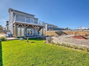 Seaside SK Getaway: Steps to Matunuck Beach!