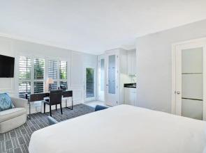 The Pillars Hotel & Club