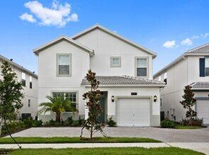 Amazing 5 Bedroom Home With Private Pool Home