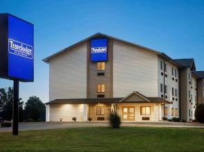 Travelodge by Wyndham Livonia