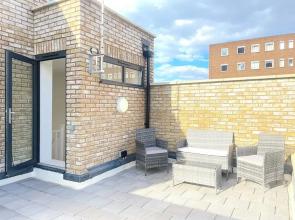 Modern Townhouse, Close to 02,excel, 5mins to Tube