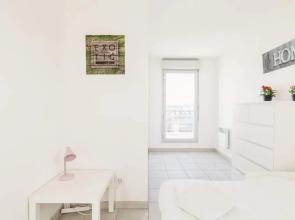 Bright T3 of 54m ² With Balcony