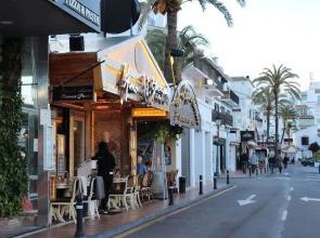 Apartment with 2 Bedrooms in Marbella, with Wonderful Mountain View, Pool Access And Furnished Terrace - 300 M From the Beach