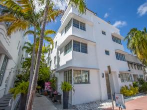 Posh South Beach Hostel