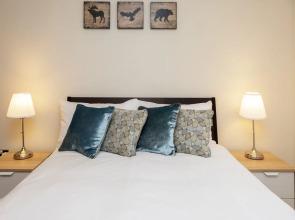 Royal Crossharbour Apartment