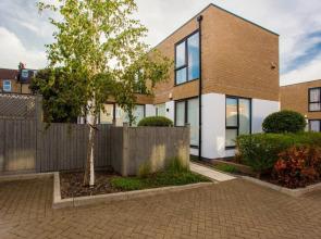 Cosy 2 Bedroom House Near Greenwich