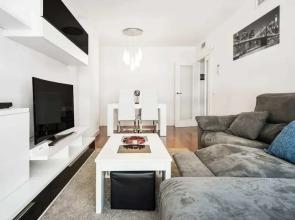 Modern 2 Bedroom Apartment Near Retiro Close to Metro