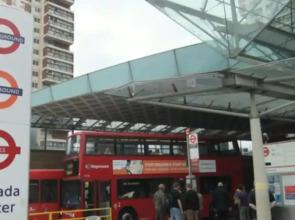 Charming 3 Bedroom Home With Garden in Tranquil Surrey Quays