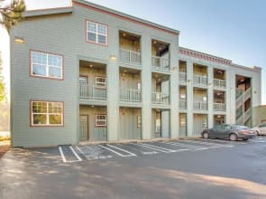 Riverfront Apt in Old Town Florence!