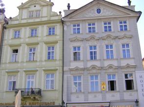 Old Town Square Residence by Emblem