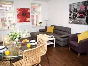 Apartment 2, Trafalgar Square (Second Floor)