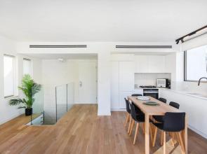 Authentic 3BR Penthouse in Ben Gurion by HolyGuest